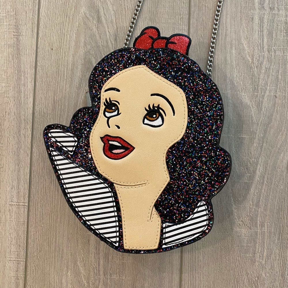 Danielle Nicole Snow White Crossbody